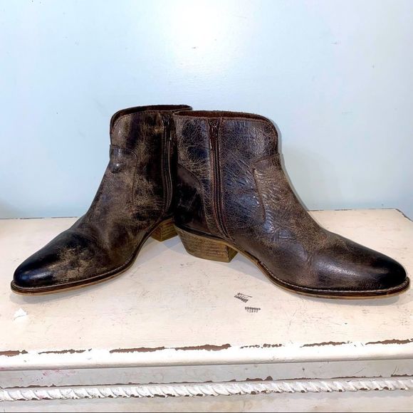 Diba Tru genuine leather, pointed toe, side zipper, worn looking short boots - Picture 4 of 10